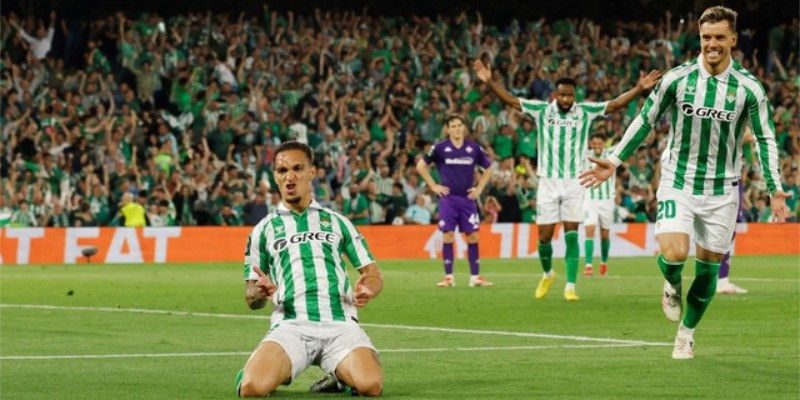 Antony liên tục tỏa sáng giúp Betis bay cao ở mùa giải này Antony liên tục tỏa sáng giúp Betis bay cao ở mùa giải này