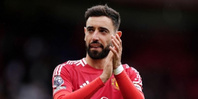 Bruno Fernandes có 72 giờ để quyết định tương lai của mình
