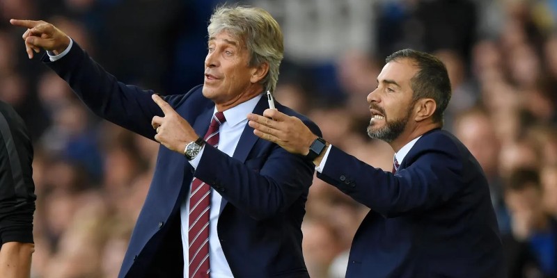 Enzo Maresca từng là trợ lý của HLV Manuel Pellegrini tại Ngoại hạng Anh Enzo Maresca từng là trợ lý của HLV Manuel Pellegrini tại Ngoại hạng Anh